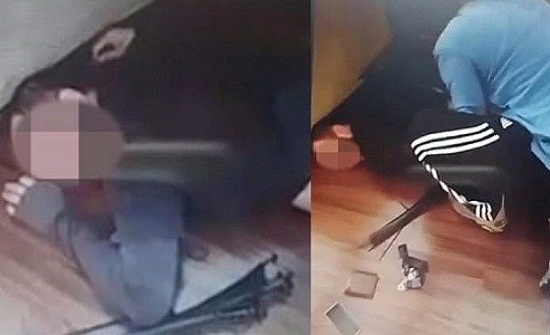 بالفيديو.. رد فعل صادم لأبوين مع رجل استدرج ابنتهما لممارسة الرذيلة بالفيديو.. رد فعل صادم لأبوين مع رجل استدرج ابنتهما لممارسة الرذيلة