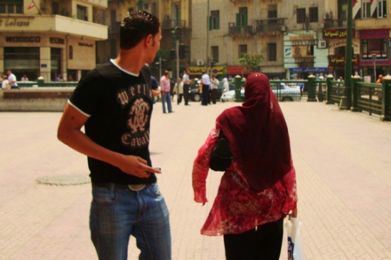 نجم مصري يواجه التحرش بطريقته الخاصة نجم مصري يواجه التحرش بطريقته الخاصة