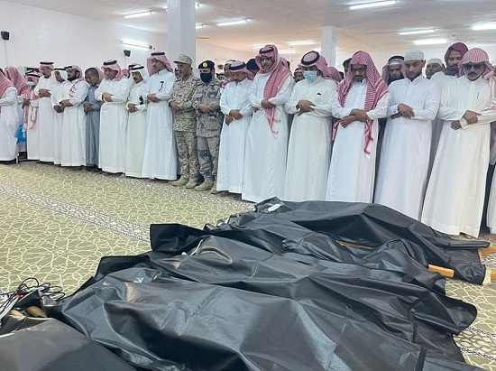 السعودية .. مشهد مهيب لتشييع 5 شبان قضوا في حادث مروع