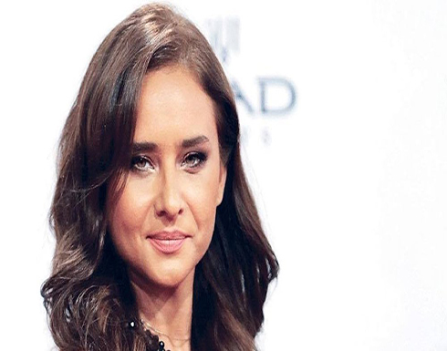 بشال أحمر وبطن مكشوف .. نيللى كريم تشعل انستجرام بشال أحمر وبطن مكشوف .. نيللى كريم تشعل انستجرام