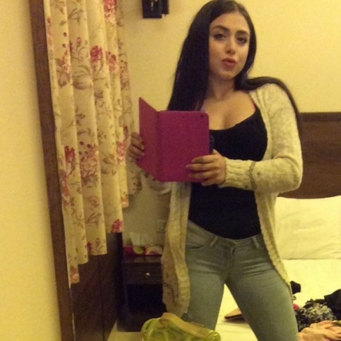 بالصورة - بعد الصورة الجريئة.. هيا إبنة الراحلة رندة مرعشلي بالمايوه