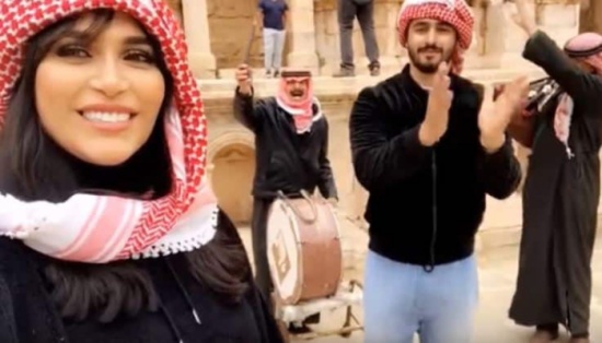 بالفيديو.. الفاشينستا خلود تحتفل بميلاد توأمها على طريقة ديزني بالفيديو.. الفاشينستا خلود تحتفل بميلاد توأمها على طريقة ديزني