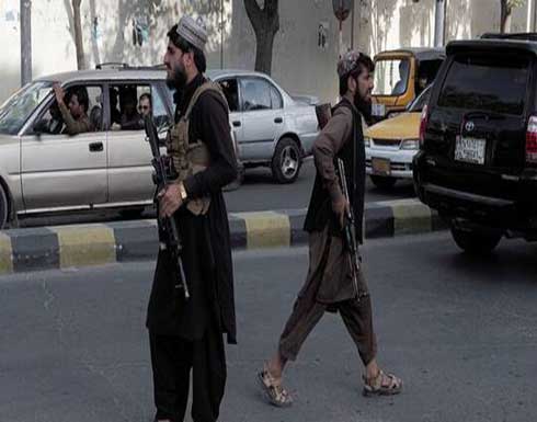 بعد اتهامه بالسرقة.. "طالبان" تعاقب رجلا بوضع إطارات سيارات حول رقبته وعرضه على الملأ (صور) بعد اتهامه بالسرقة.. "طالبان" تعاقب رجلا بوضع إطارات سيارات حول رقبته وعرضه على الملأ (صور)