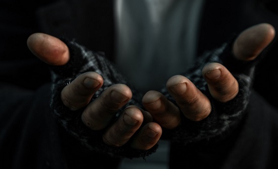 ضبط متسولة أردنية تمتلك 4 مركبات حديثة وشركة مسجلة ودخل يفوق 1500 دينار ضبط متسولة أردنية تمتلك 4 مركبات حديثة وشركة مسجلة ودخل يفوق 1500 دينار