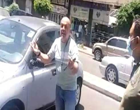 صرخة أب لبناني مقهور.."بنتي بدها دواء.. أين الدولة" (فيديو) صرخة أب لبناني مقهور.."بنتي بدها دواء.. أين الدولة" (فيديو)