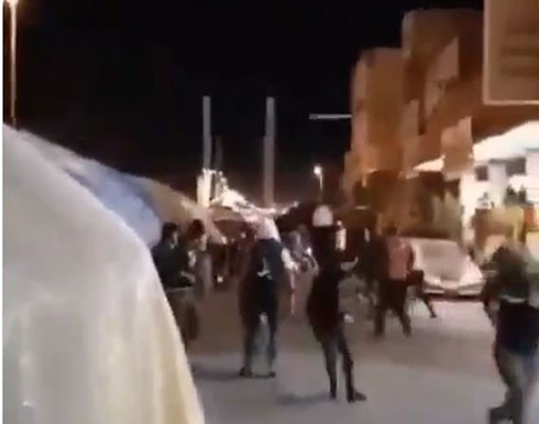 بالفيديو : الحشد يطلق النار في ساحة الحبوبي بالناصرية بعد رفض المعتصمين تشييع المهندس بالفيديو : الحشد يطلق النار في ساحة الحبوبي بالناصرية بعد رفض المعتصمين تشييع المهندس
