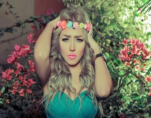 شاهد... بـ هوت شورت سارة سلامة تقضي إجازتها في إندونيسيا شاهد... بـ هوت شورت سارة سلامة تقضي إجازتها في إندونيسيا