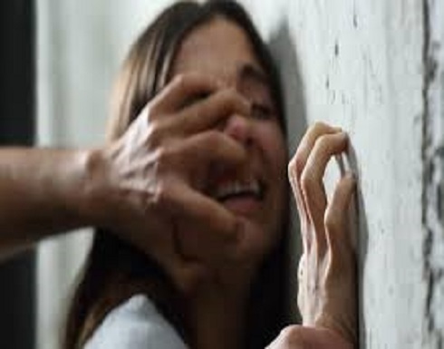 مصري يعتدي على ابنة زوجته: "البنت احلوت في عيني" مصري يعتدي على ابنة زوجته: "البنت احلوت في عيني"