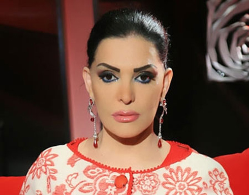 بالفيديو: نضال الأحمدية تعتذر من إليسا.. ! بالفيديو: نضال الأحمدية تعتذر من إليسا.. !