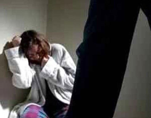 جريمة بشعة... اغتصبت امام طفليها تحت تهديد السلاح في منزلها! جريمة بشعة... اغتصبت امام طفليها تحت تهديد السلاح في منزلها!
