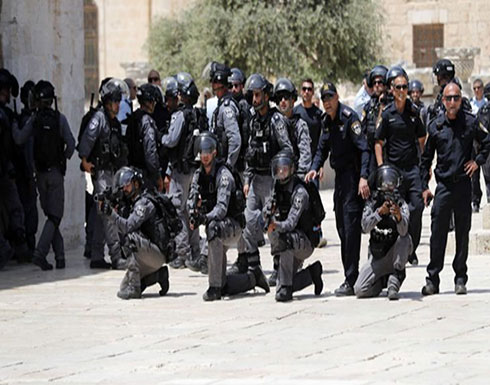 بالفيديو : الشرطة الإسرائيلية تعتقل قريبة الشيخ رائد صلاح في “الأقصى” أثناء صلاتها بالفيديو : الشرطة الإسرائيلية تعتقل قريبة الشيخ رائد صلاح في “الأقصى” أثناء صلاتها