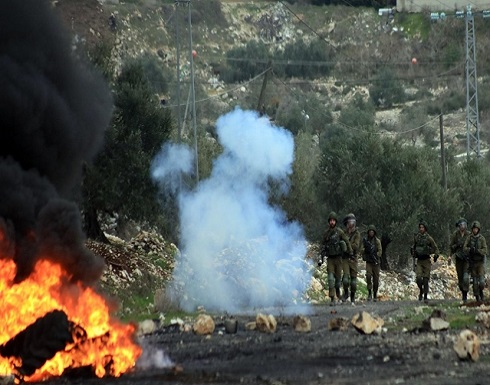 مستوطنون يهاجمون منازل الفلسطينيين بالخليل واعتقالات بالضفة مستوطنون يهاجمون منازل الفلسطينيين بالخليل واعتقالات بالضفة