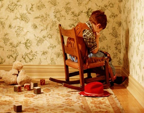 قتل ابنه سحلاً بالسيارة لتغيبه عن مدرسته