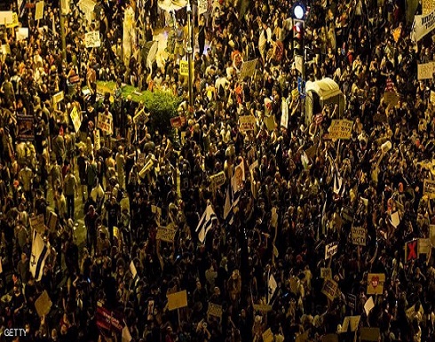 الآلاف يتظاهرون ضد نتانياهو أمام مقر إقامته الآلاف يتظاهرون ضد نتانياهو أمام مقر إقامته