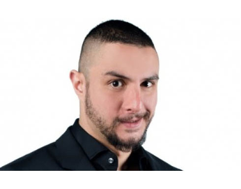 شاهد.. احمد الفيشاوي يستبدل قالب الحلوى بالكحول في عيد ميلاد زوجته! شاهد.. احمد الفيشاوي يستبدل قالب الحلوى بالكحول في عيد ميلاد زوجته!