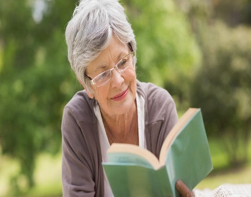 العلم يؤكد: القراءة تطيل العمر وتقاوم القلق والإجهاد العلم يؤكد: القراءة تطيل العمر وتقاوم القلق والإجهاد