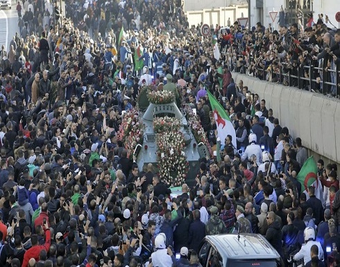 الإفراج عن المعتقلين بالجزائر.. هل يخفت صوت الحراك؟