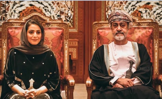 عمانيون يحتفون بأول ظهور لزوجة السلطان- (صور وفيديو) عمانيون يحتفون بأول ظهور لزوجة السلطان- (صور وفيديو)
