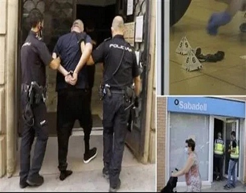لص يسطو على بنك بمسدس لعبة في إيطاليا لص يسطو على بنك بمسدس لعبة في إيطاليا