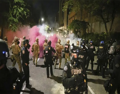 أعمال عنف جديدة بين الأمن الأمريكي والمحتجين في بورتلاند .. بالفيديو أعمال عنف جديدة بين الأمن الأمريكي والمحتجين في بورتلاند .. بالفيديو