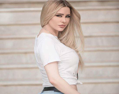 ميرنا شلفون تكشف سبب غيابها وتظهر مفاتنها بفستان سهرة مثير ميرنا شلفون تكشف سبب غيابها وتظهر مفاتنها بفستان سهرة مثير