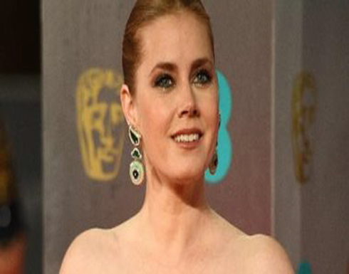 إيمى آدامز المرشحة لأفضل ممثلة على السجادة الحمراء لحفل جوائز البافتا إيمى آدامز المرشحة لأفضل ممثلة على السجادة الحمراء لحفل جوائز البافتا