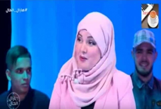 شاهد.. برلمانية جزائرية تثير موجة غضب واسعة: أنا فقيرة وراتبي لا يتجاوز هذا المبلغ البسيط! شاهد.. برلمانية جزائرية تثير موجة غضب واسعة: أنا فقيرة وراتبي لا يتجاوز هذا المبلغ البسيط!
