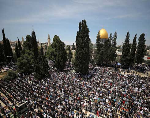 45 ألفا يؤدون صلاة الجمعة في رحاب الاقصى في ذكرى إحراقه 45 ألفا يؤدون صلاة الجمعة في رحاب الاقصى في ذكرى إحراقه