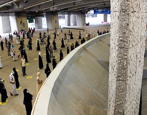 الحجاج يرمون جمرة العقبة وحضور محدود لخطبة العيد .. بالفيديو الحجاج يرمون جمرة العقبة وحضور محدود لخطبة العيد .. بالفيديو