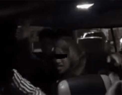 سيدة مصرية تضرب شابا “يشاهد مقاطع مخله في الميكرو باص” (فيديو) سيدة مصرية تضرب شابا “يشاهد مقاطع مخله في الميكرو باص” (فيديو)