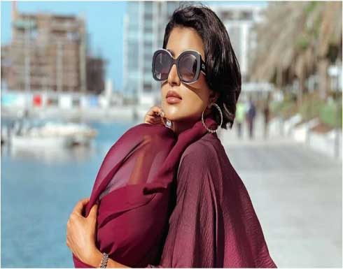 شاهد : لحظة سقوط الفنانة بثينة الرئيسي في إحتفالية شي إن شاهد : لحظة سقوط الفنانة بثينة الرئيسي في إحتفالية شي إن