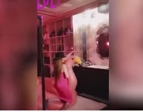 سقوط هيفاء وهبي المثير خلال جلسة تصوير .. بالفيديو سقوط هيفاء وهبي المثير خلال جلسة تصوير .. بالفيديو