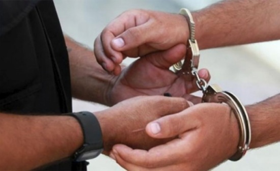 بالفيديو : القبض على شخص من المطلوبين وفارضي الاتاوات في الطفيلة بالفيديو : القبض على شخص من المطلوبين وفارضي الاتاوات في الطفيلة