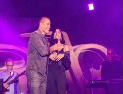 بالفيديو عمرو دياب يرقص مع دينا الشربيني على اغنيته بحبك انا