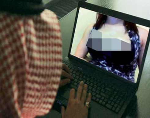 كويتي يرسل صور فاضحة لفتاة ويحرّضها على الفسق والفجور .. والضحية تفضحه كويتي يرسل صور فاضحة لفتاة ويحرّضها على الفسق والفجور .. والضحية تفضحه