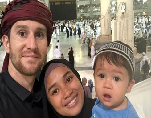 رحلة عادية تحول شابا إنجليزيا لأحد مشاهير ماليزيا رحلة عادية تحول شابا إنجليزيا لأحد مشاهير ماليزيا