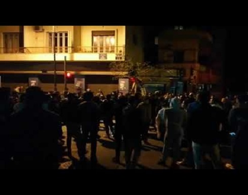 بالفيديو : المئات يتظاهرون وسط بيروت احتجاجا على السياسات المصرفية للبلاد بالفيديو : المئات يتظاهرون وسط بيروت احتجاجا على السياسات المصرفية للبلاد