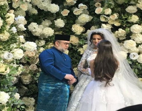 بالصور : ملكة جمال موسكو تعتنق الاسلام وتتزوج ملك ماليزيا وترتدي الحجاب بالصور : ملكة جمال موسكو تعتنق الاسلام وتتزوج ملك ماليزيا وترتدي الحجاب