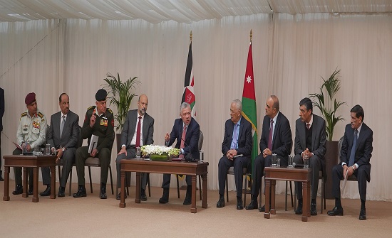 بالصور والفيديو : الملك يلتقي وجهاء وممثلي أبناء وبنات عشائر بئر السبع بالصور والفيديو : الملك يلتقي وجهاء وممثلي أبناء وبنات عشائر بئر السبع
