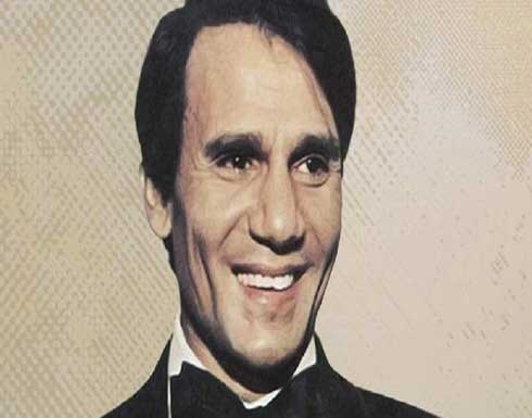 صورة نادرة لـ عبد الحليم حافظ واقفاً أمام قبره .. شاهد صورة نادرة لـ عبد الحليم حافظ واقفاً أمام قبره .. شاهد