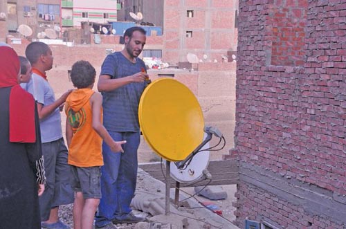 «أطباق القاهرة» تلوّن القبح العشوائي