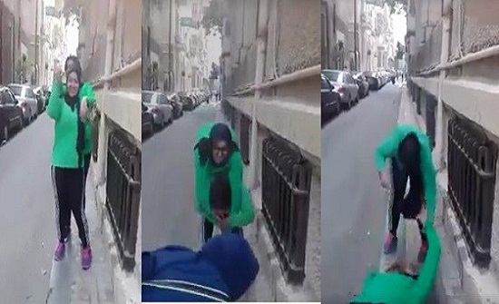بالفيديو.. فتاة تسقط صديقتها بطريقة مروعة على الرصيف بالفيديو.. فتاة تسقط صديقتها بطريقة مروعة على الرصيف