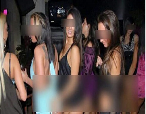 بحثًا عن الزبائن.. "بائعات الهوى" يكسرن الحظر في المغرب بحثًا عن الزبائن.. "بائعات الهوى" يكسرن الحظر في المغرب