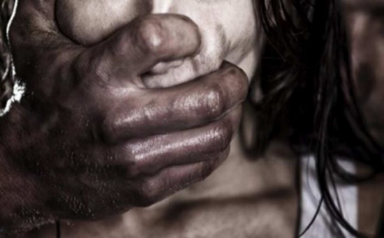 ذهبت لعشيقها فاغتصبها 3 مسجلين.. تفاصيل هتك عرض جليسة أطفال ! ذهبت لعشيقها فاغتصبها 3 مسجلين.. تفاصيل هتك عرض جليسة أطفال !