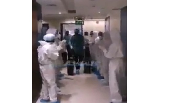 بالفيديو : شاهد لحظة وداع لاعبي الفيصلي اثناء خروجهم من المستشفى بالفيديو : شاهد لحظة وداع لاعبي الفيصلي اثناء خروجهم من المستشفى