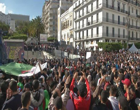 بالفيديو : طلاب الجزائر يعلنون إضرابا وطنيا رفضا لاستمرار النظام بالفيديو : طلاب الجزائر يعلنون إضرابا وطنيا رفضا لاستمرار النظام