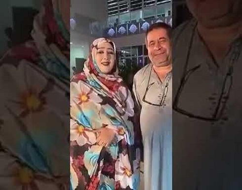 “شاهد” دبلوماسي عراقي يثير غضب وزارة الخارجية بعد ظهوره بـ الجلابية مع مغنية مشهورة داخل أحد الفنادق “شاهد” دبلوماسي عراقي يثير غضب وزارة الخارجية بعد ظهوره بـ الجلابية مع مغنية مشهورة داخل أحد الفنادق