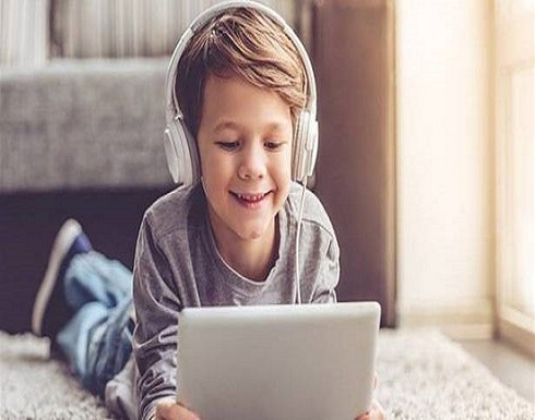 العلماء يحذّرون من سماعات الرأس... تدمّر سمع الأطفال! العلماء يحذّرون من سماعات الرأس... تدمّر سمع الأطفال!