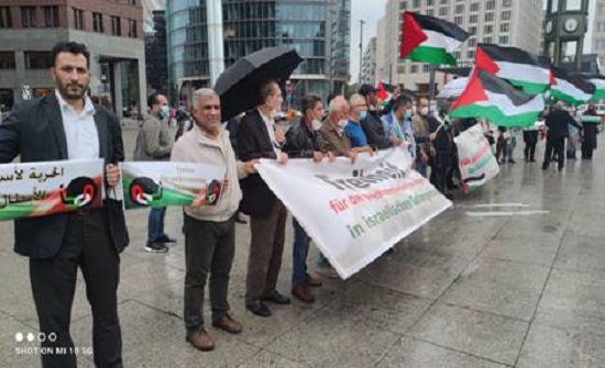 وقفة تضامنية حاشدة مع الأسرى الفلسطينيين في برلين وقفة تضامنية حاشدة مع الأسرى الفلسطينيين في برلين
