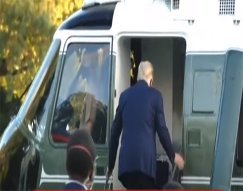 شاهد : ترامب يتوجه للطائرة التي نقلته الى المستشفى شاهد : ترامب يتوجه للطائرة التي نقلته الى المستشفى